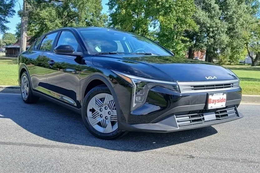 2025 Kia K4 LX photo 1