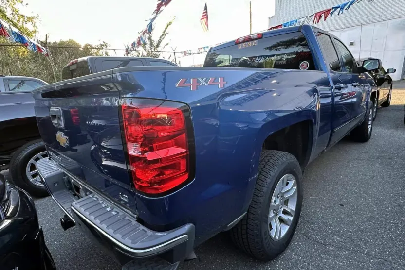 2019 Chevrolet Silverado LT photo 1
