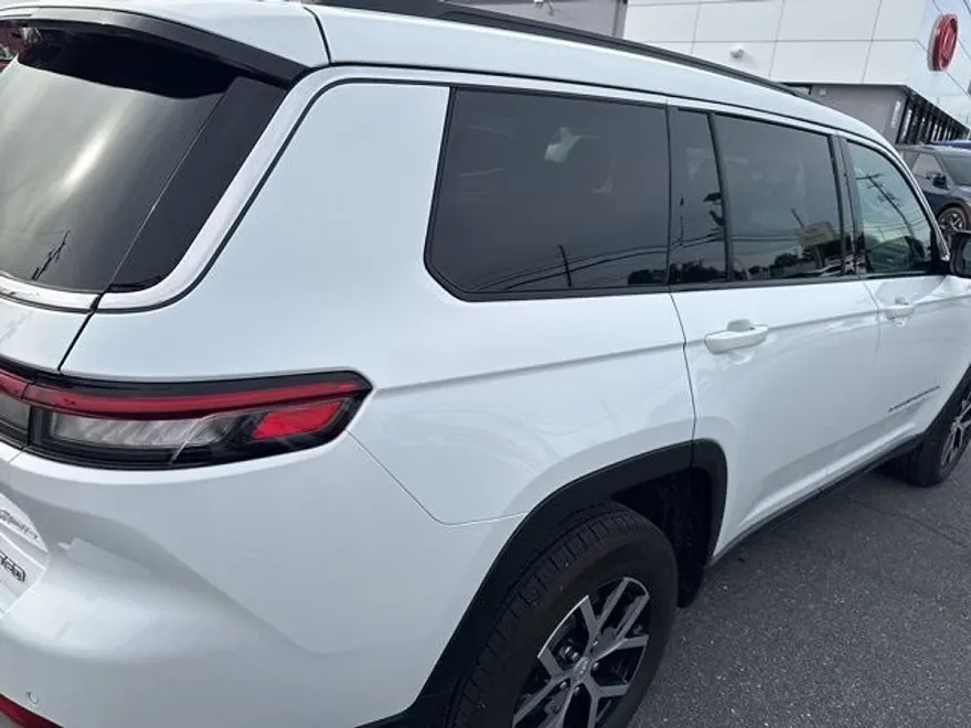 2024 Jeep Grand Cherokee Limited photo 1