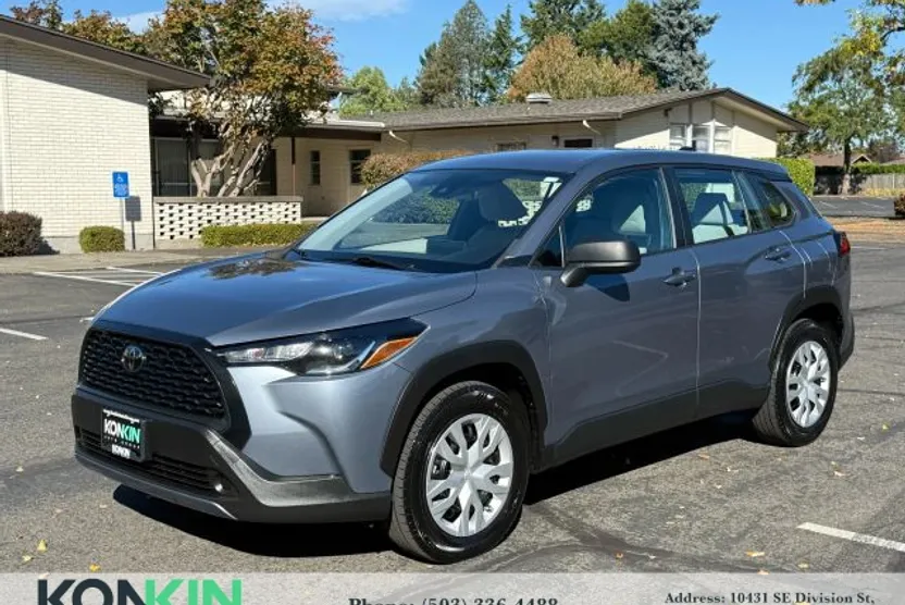 2022 Toyota Corolla Cross L photo 1