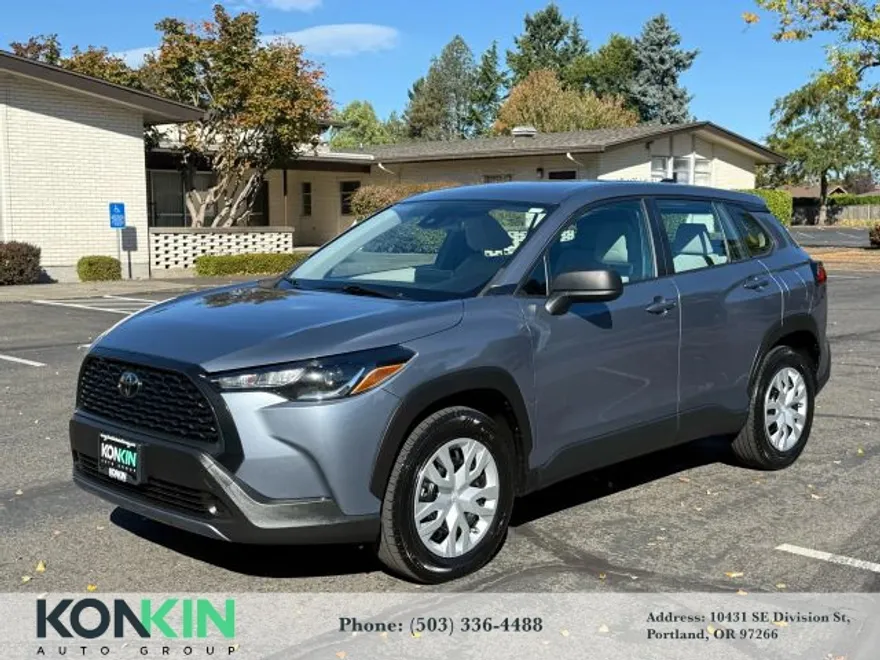 2022 Toyota Corolla Cross L photo 1