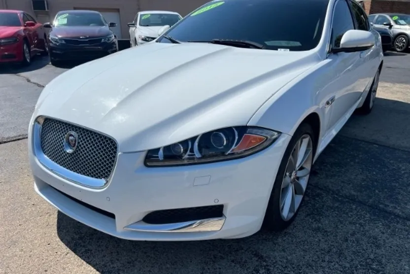 2015 Jaguar XF Portfolio 3.0 photo 1