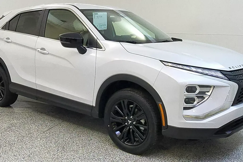 2025 Mitsubishi Eclipse Cross LE photo 1