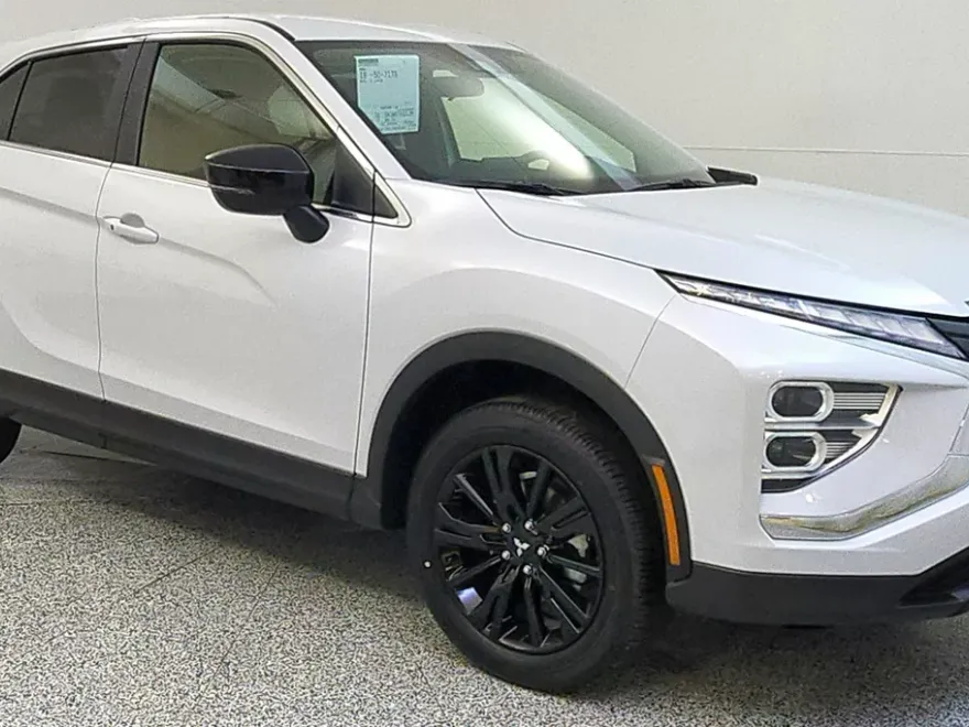 2025 Mitsubishi Eclipse Cross LE photo 1