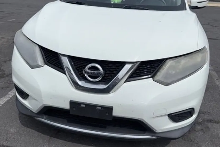 2016 Nissan Rogue SV photo 1