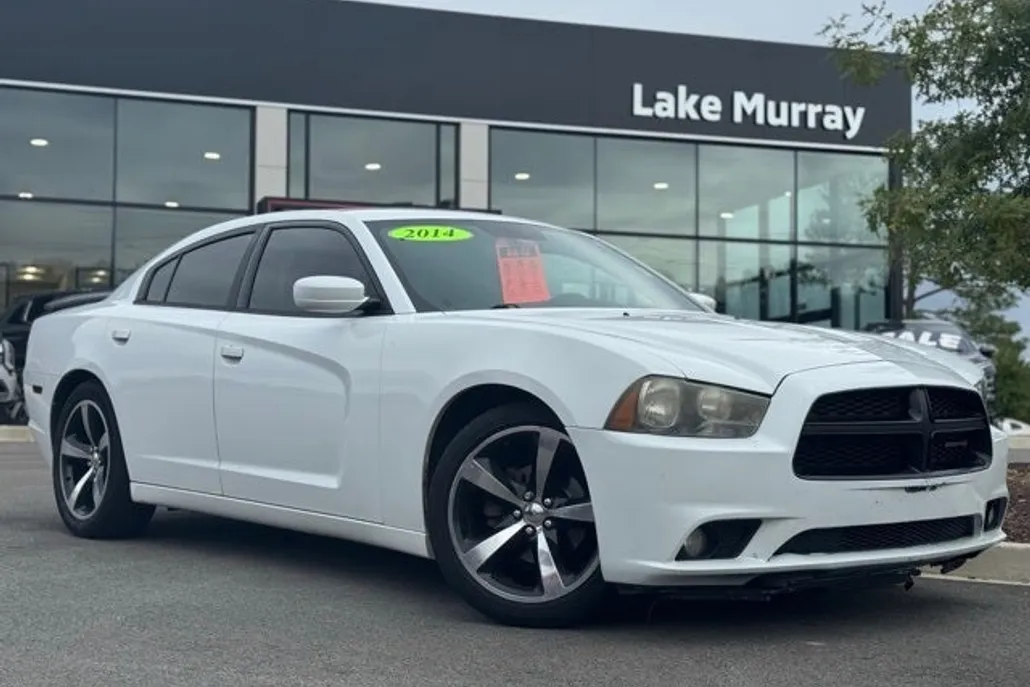 2014 Dodge Charger SXT photo 1