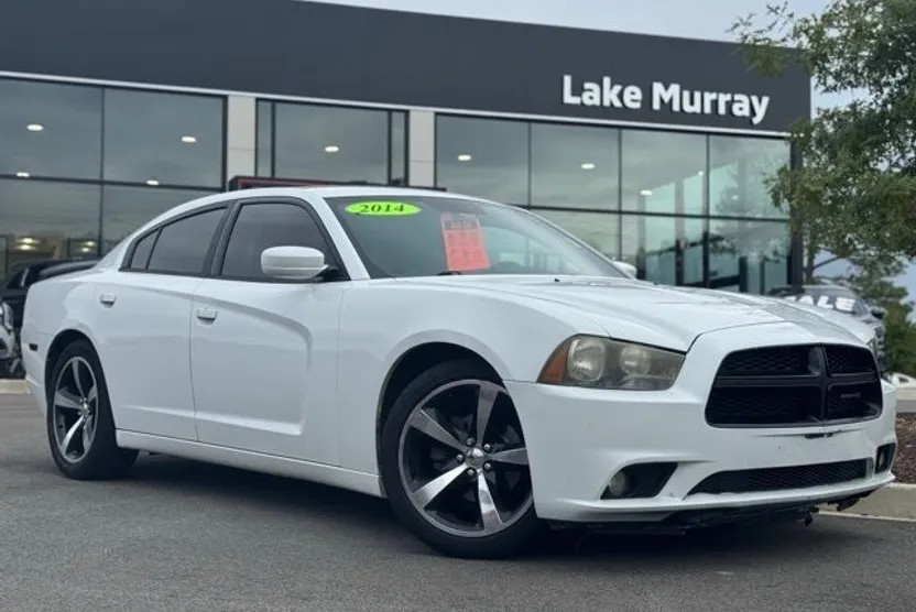2014 Dodge Charger SXT photo 1
