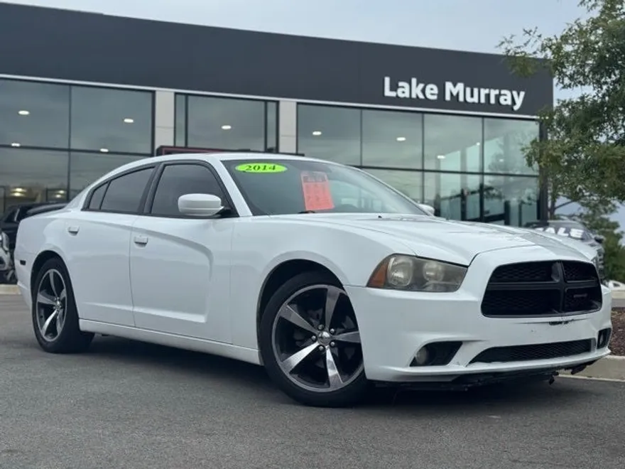 2014 Dodge Charger SXT photo 1