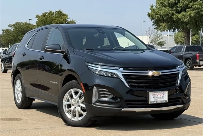 2022 Chevrolet Equinox LT photo 1