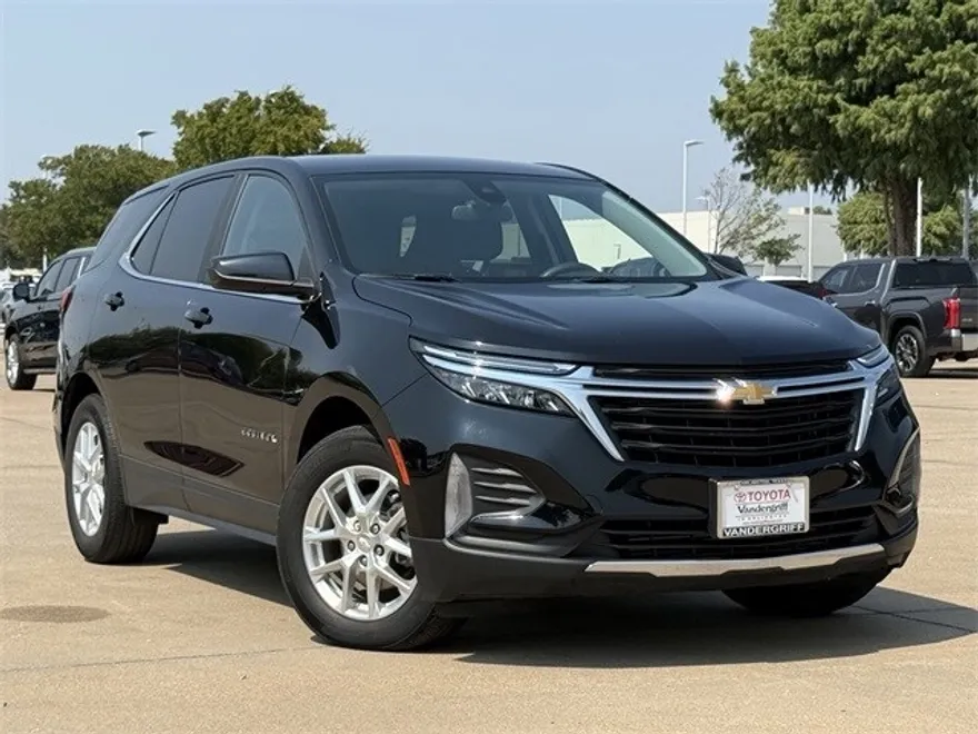 2022 Chevrolet Equinox LT photo 1