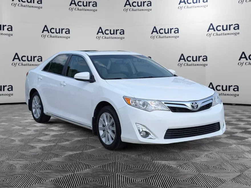 2014 Toyota Camry XLE photo 1
