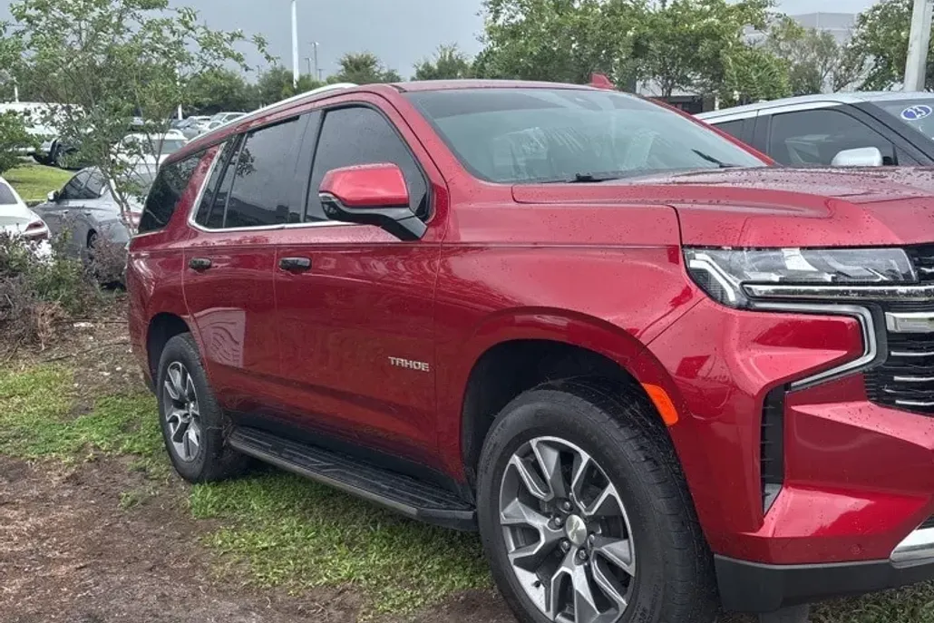 2021 Chevrolet Tahoe LT photo 1