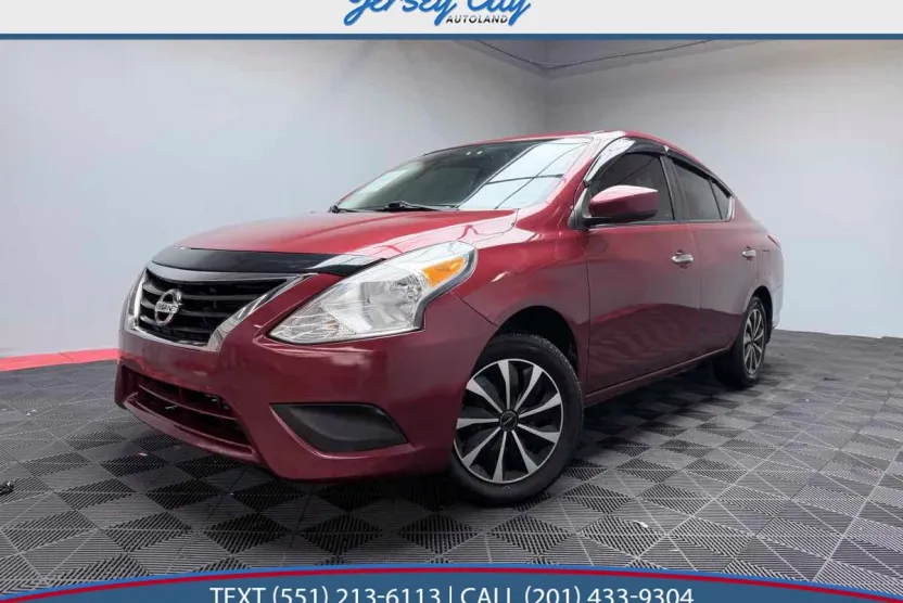 2017 Nissan Versa Sedan SV photo 1
