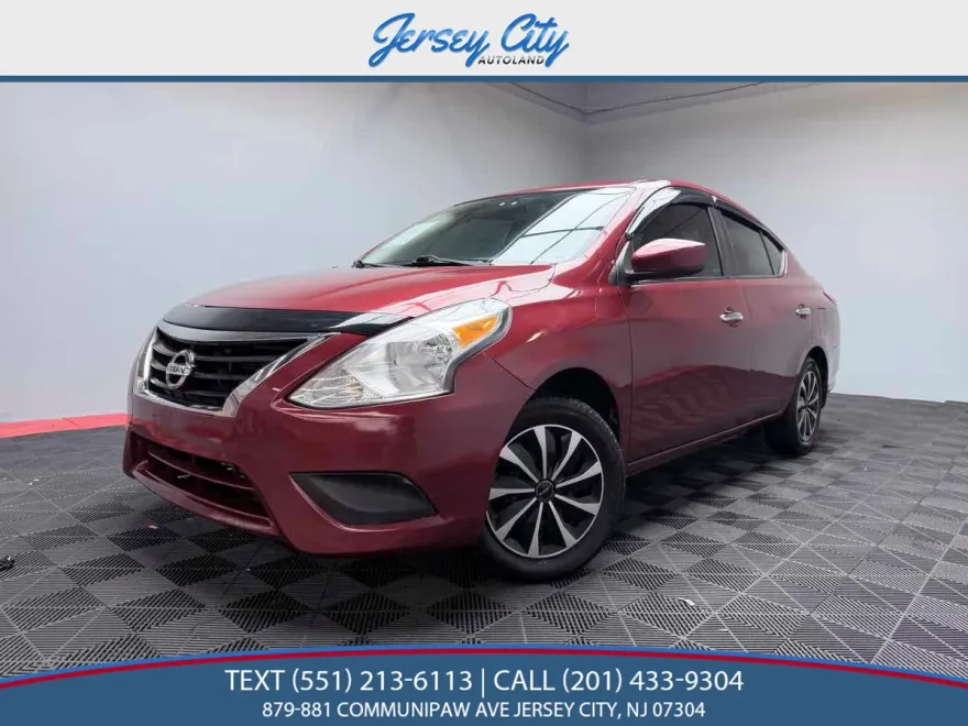 2017 Nissan Versa Sedan SV photo 1