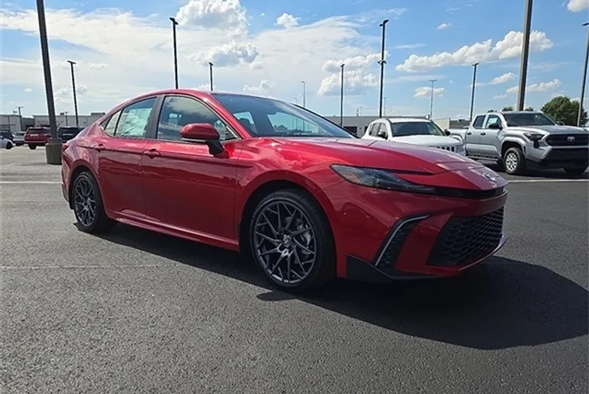2025 Toyota Camry SE photo 1