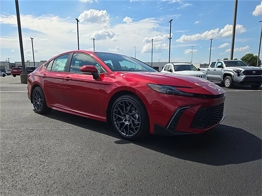 2025 Toyota Camry SE photo 1