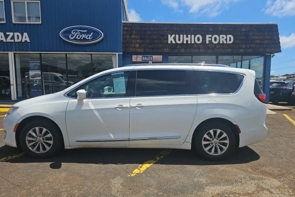 2018 Chrysler Pacifica Touring L photo 1