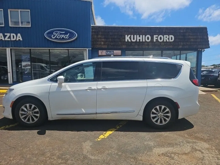 2018 Chrysler Pacifica Touring L photo 1