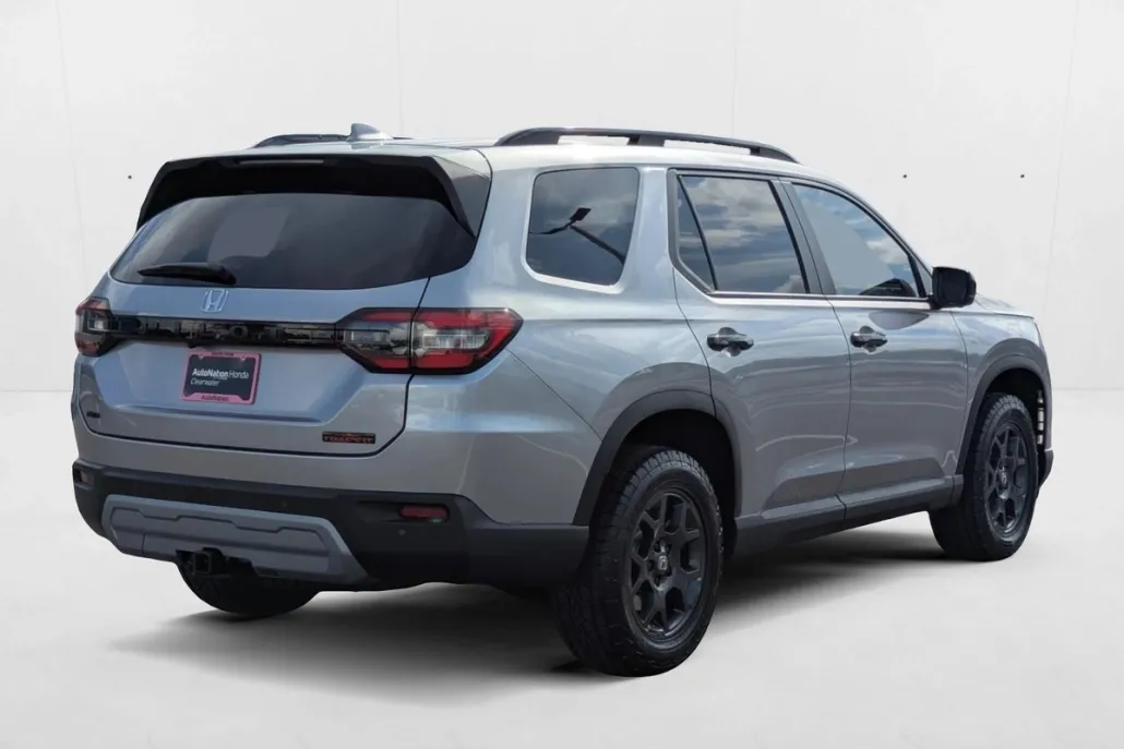 2025 Honda Pilot TrailSport photo 1