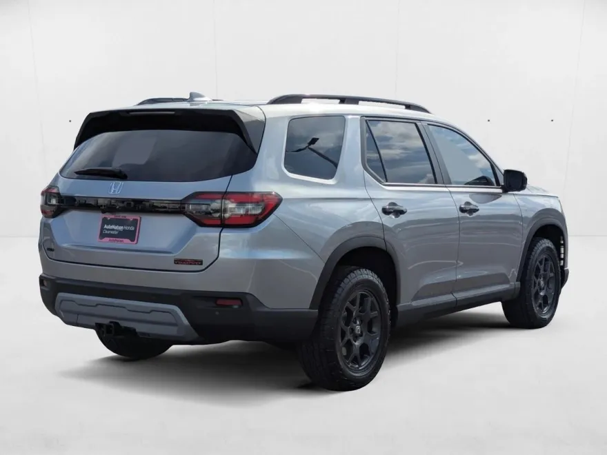 2025 Honda Pilot TrailSport photo 1