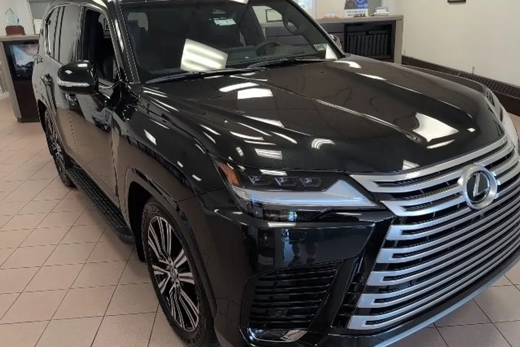 2025 Lexus LX 600 Luxury photo 1