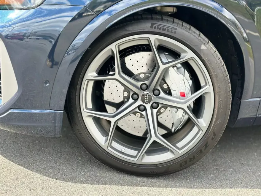 2025 Audi RS Q8 photo 1