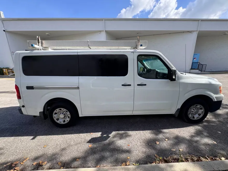 2016 Nissan NV2500 Cargo SV photo 1