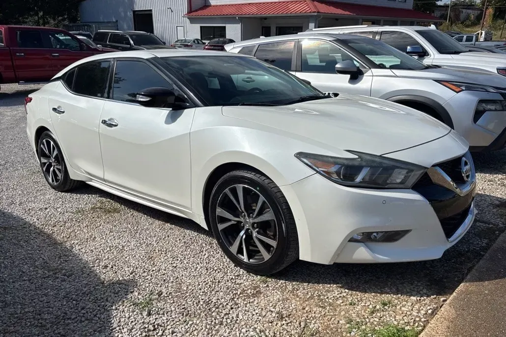 2016 Nissan Maxima SV photo 1