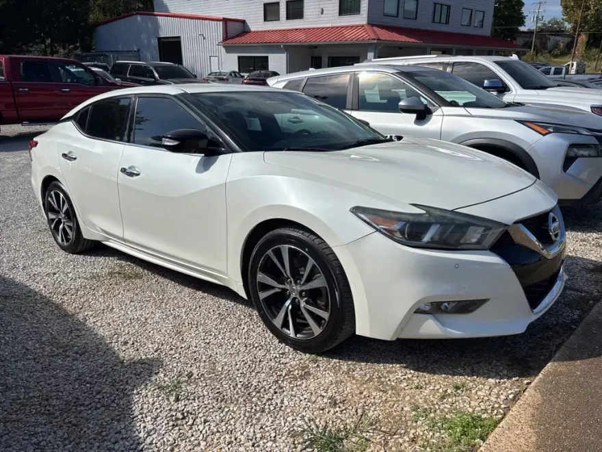 2016 Nissan Maxima SV photo 1