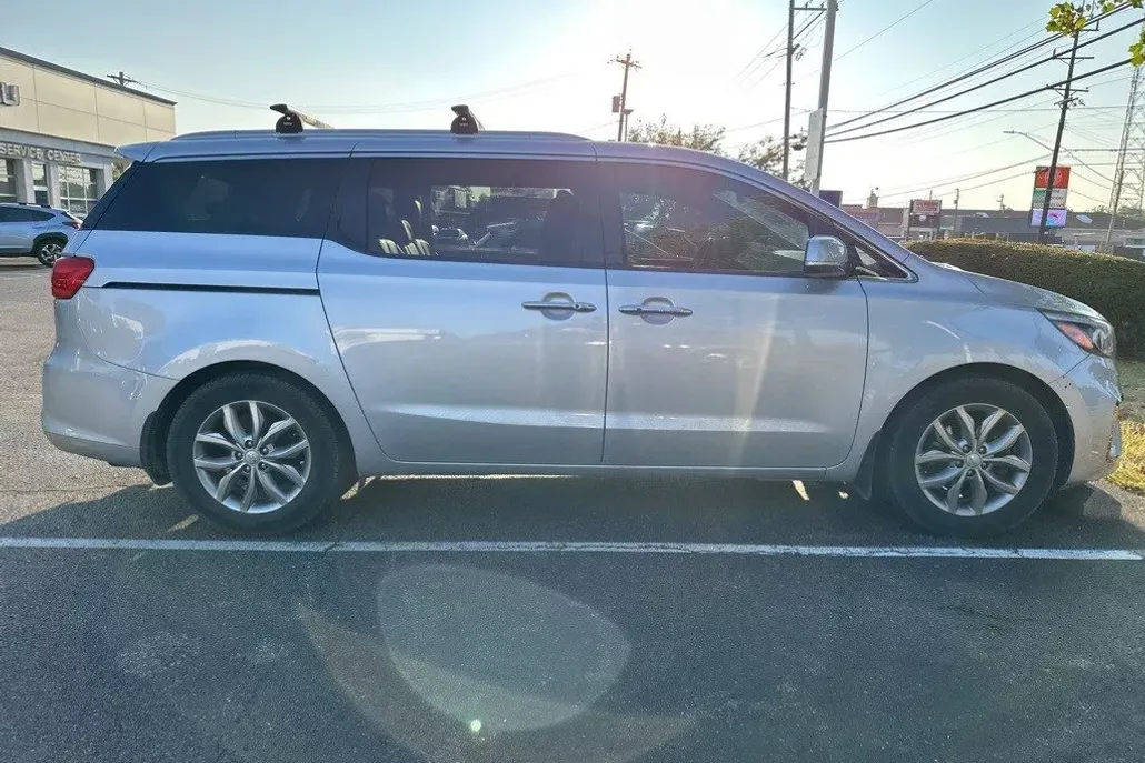 2019 Kia Sedona EX photo 1