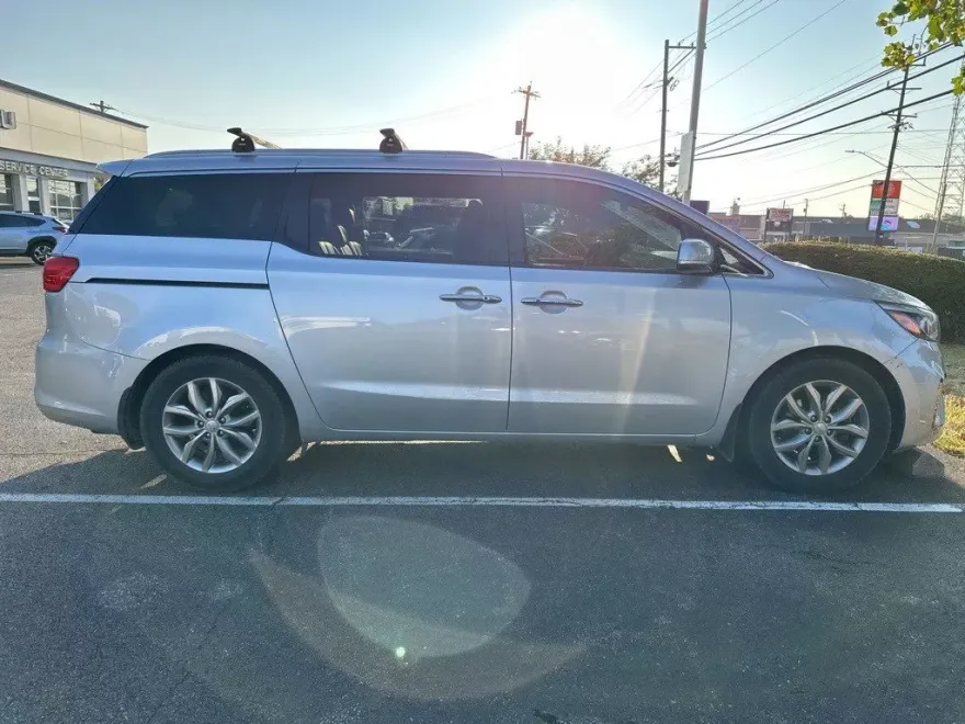 2019 Kia Sedona EX photo 1