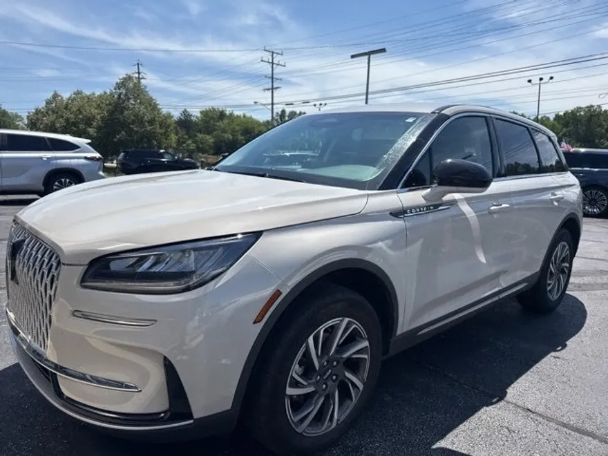 2023 Lincoln Corsair Standard photo 1