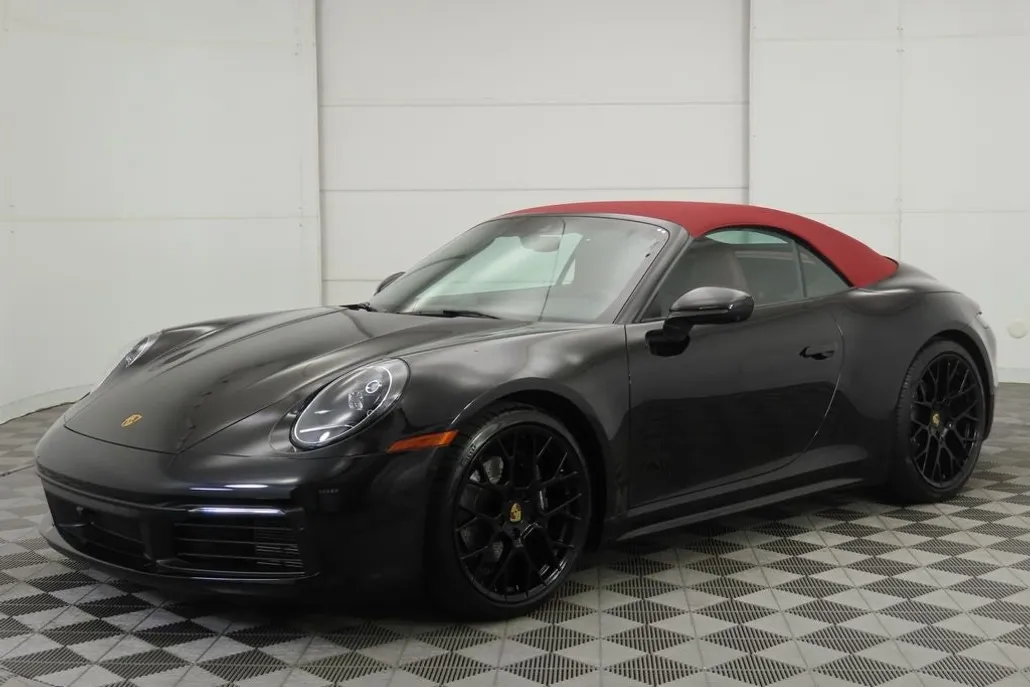 2022 Porsche 911 Cabriolet photo 1
