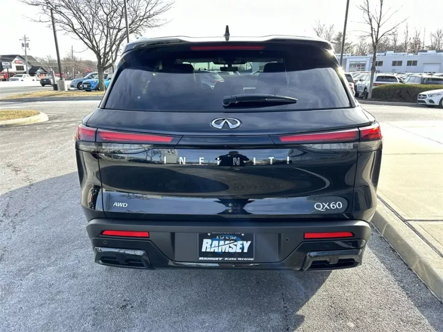 2025 Infiniti QX60 Luxe photo 1