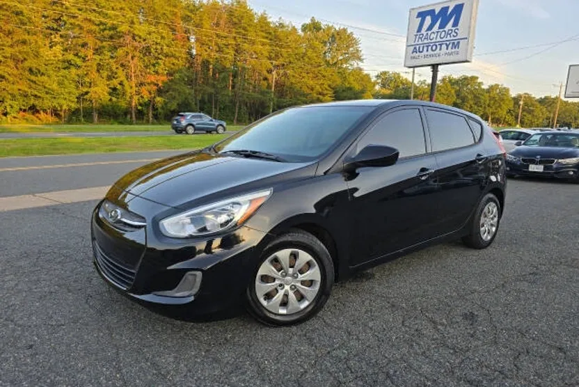 2017 Hyundai Accent SE photo 1