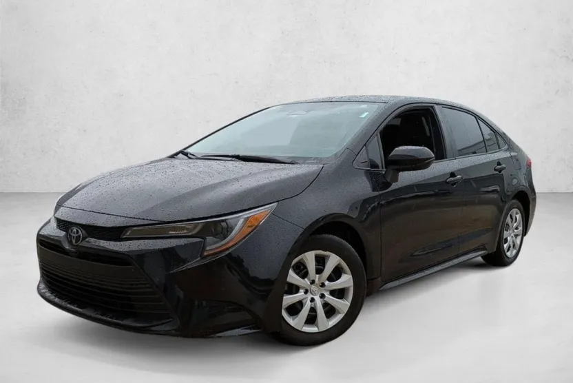 2023 Toyota Corolla LE photo 1