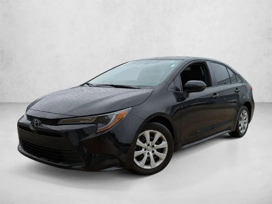 2023 Toyota Corolla LE photo 1