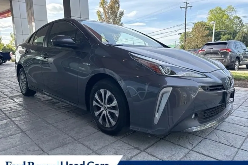 2022 Toyota Prius XLE AWD-e photo 1
