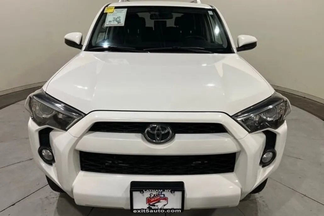 2017 Toyota 4Runner SR5 photo 1