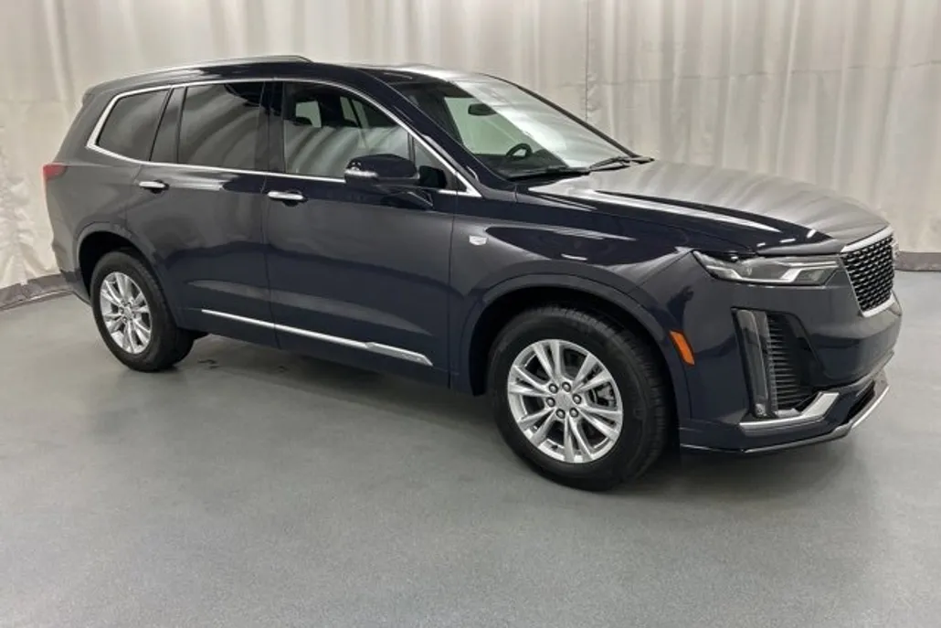 2025 Cadillac XT6 Luxury photo 1