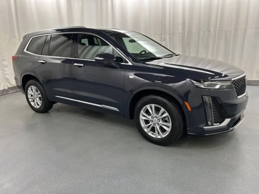 2025 Cadillac XT6 Luxury photo 1
