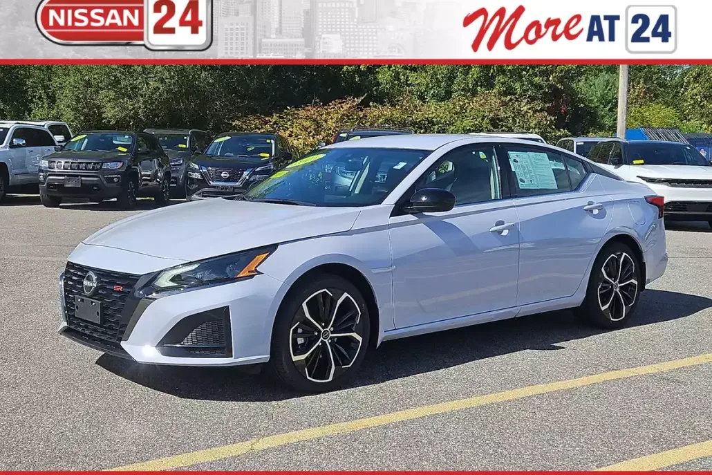 2025 Nissan Altima SR photo 1