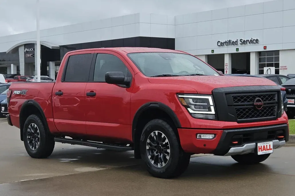 2023 Nissan Titan Crew Cab PRO-4X photo 1