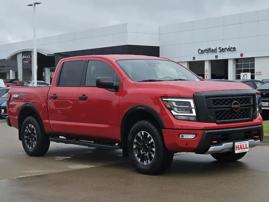 2023 Nissan Titan Crew Cab PRO-4X photo 1