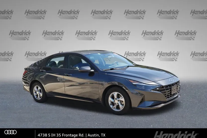 2023 Hyundai Elantra SE photo 1