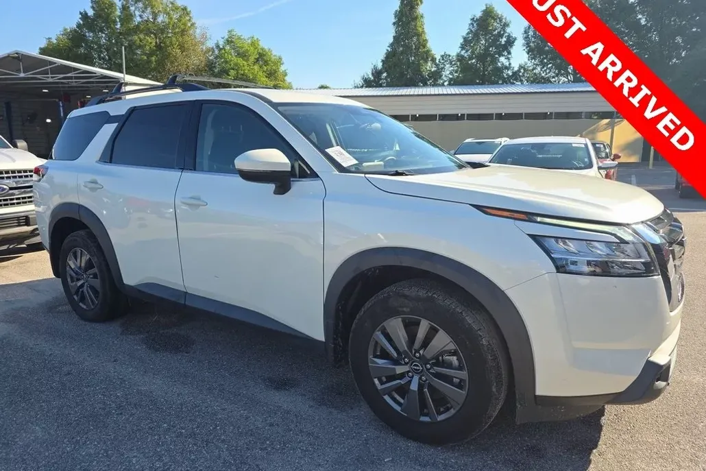 2022 Nissan Pathfinder SV photo 1