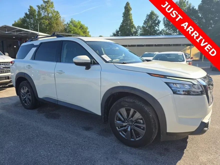 2022 Nissan Pathfinder SV photo 1