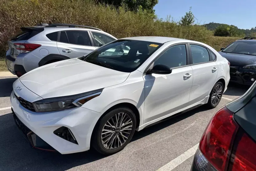 2022 Kia Forte GT-Line photo 1