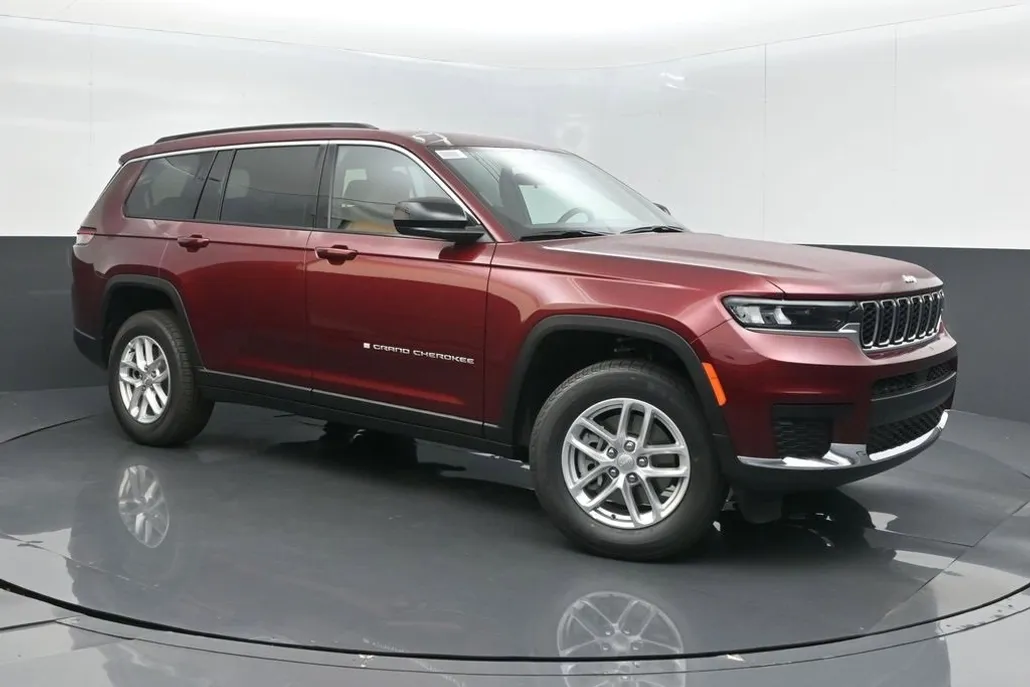 2025 Jeep Grand Cherokee Laredo photo 1