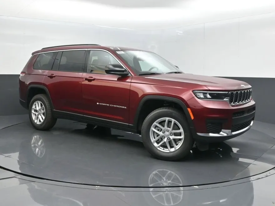 2025 Jeep Grand Cherokee Laredo photo 1